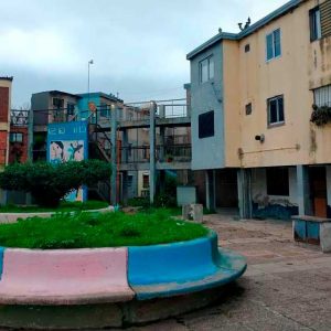 La Defensoría del pueblo y los vecinos del Barrio Centenario declaran la “emergencia habitacional” del complejo